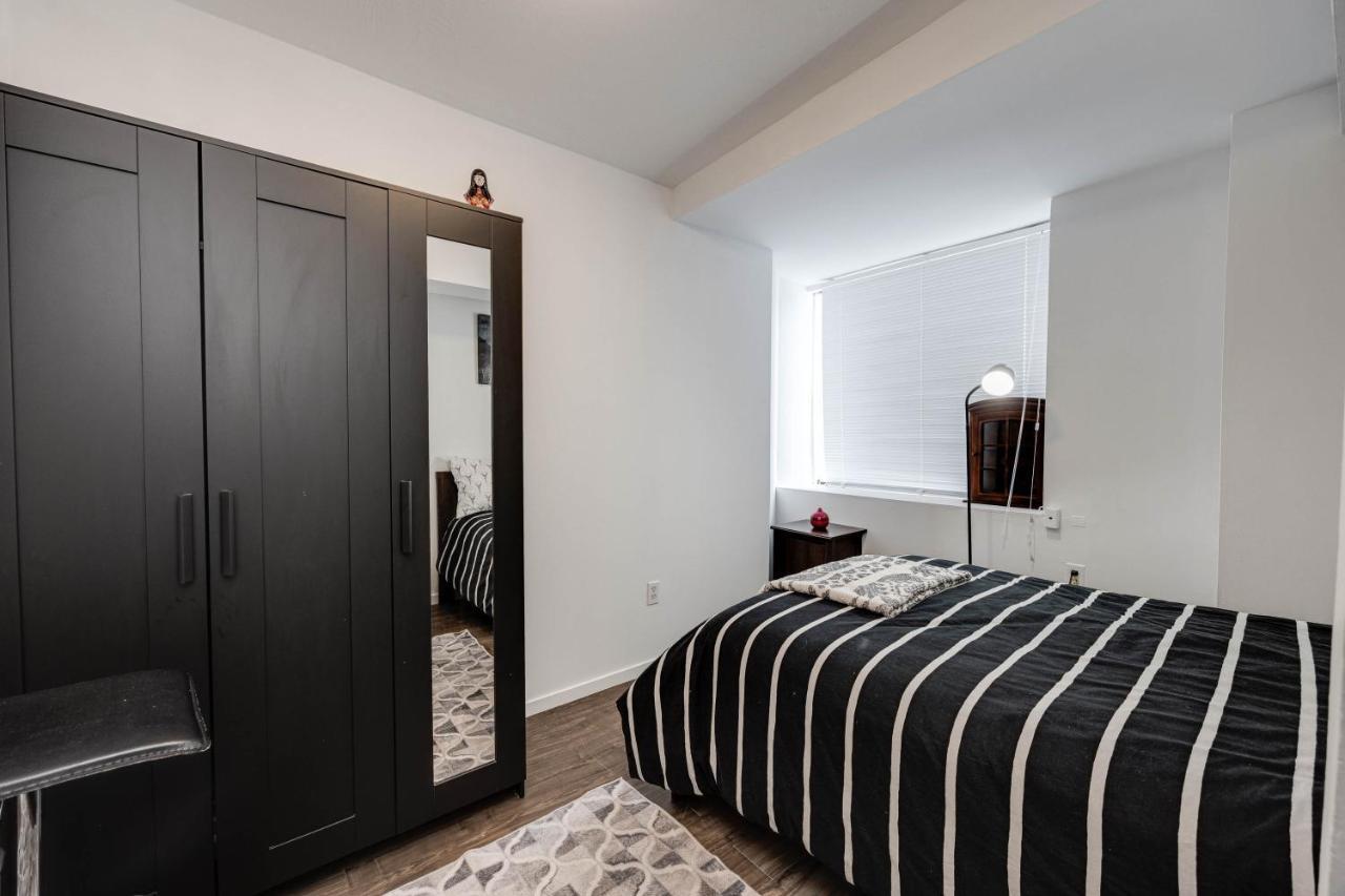 Апартаменти Bright Parkdale Court - Little Portugal W/ Free Parking Торонто Екстер'єр фото
